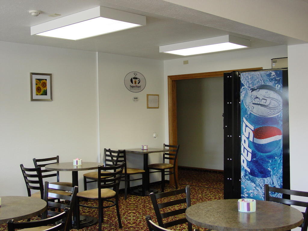 堪萨斯曼哈顿速8酒店 外观 照片